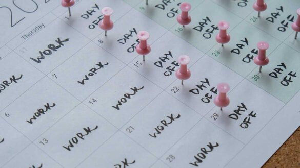 Four day week amendment: A calendar showing 'work' on four days with 'day off' on three days per week