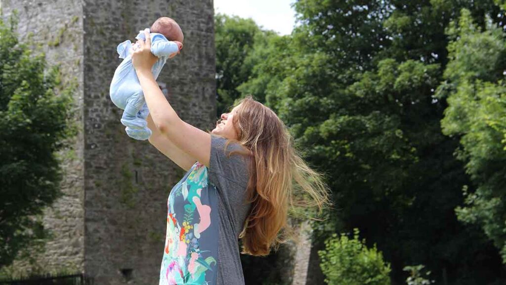 Ireland parents leave benefit: Photo shows mother raising a baby into the air