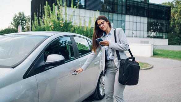 Benefits in kind real-time reporting: Photo shows businesswoman getting into her company car.